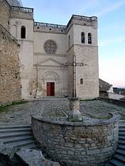 La collégiale Saint-Sauveur