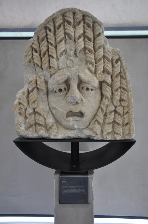 Acrotère (calcaire) Provient des Baux.