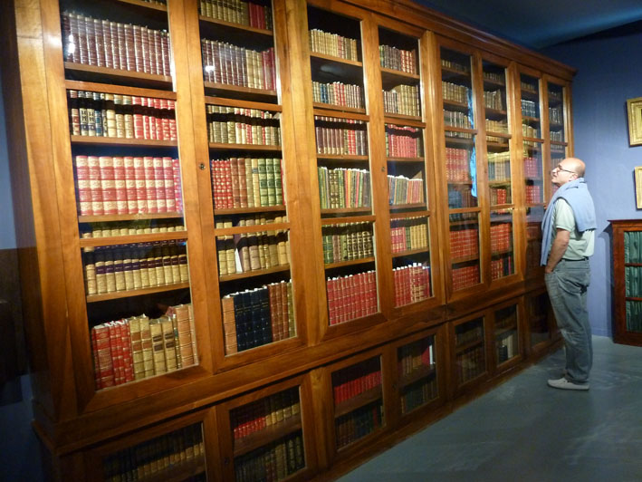 Le fonds Médard :L'ensemble de la collection comprenant 4871 volumes datant du XIIème au XIXème siècle, est consigné dans un catalogue qui fait office d'inventaire.