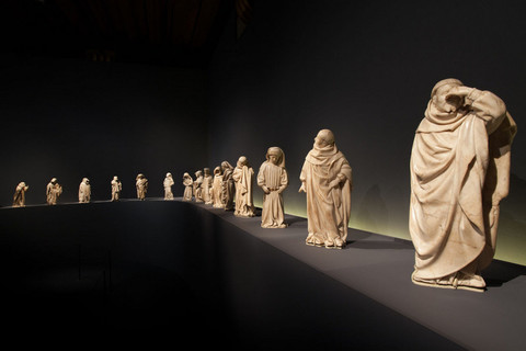A l'occasion des travaux de rénovation du musée de DIJON, en 2010, les pleurants du tombeau de Jean Sans Peur et de son épouse, Marguerite de Bavière, ont fait une tournée internationale par les états-Unis, Bruges, Berlin et Paris ainsi qu'à Dijon.
