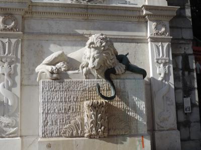 La Fontaine au lion sur la place du Parlement