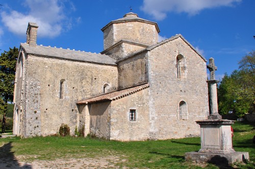 L'église Saint Pierre de Larnas