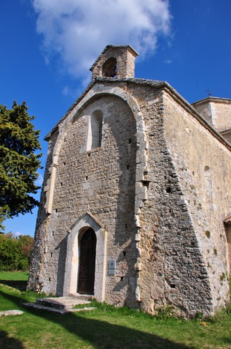 L'entrée de l'église, façade Est.